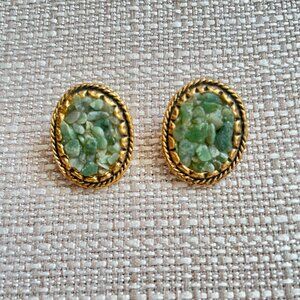 Vintage unsigned gold plated jade chip clip-on earrings